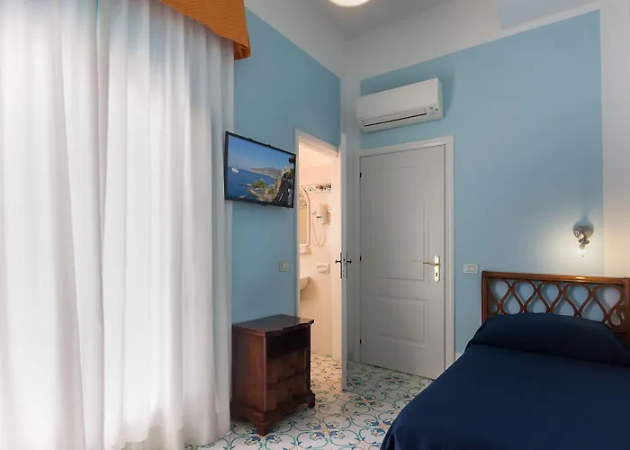 Mignon Meuble מלון