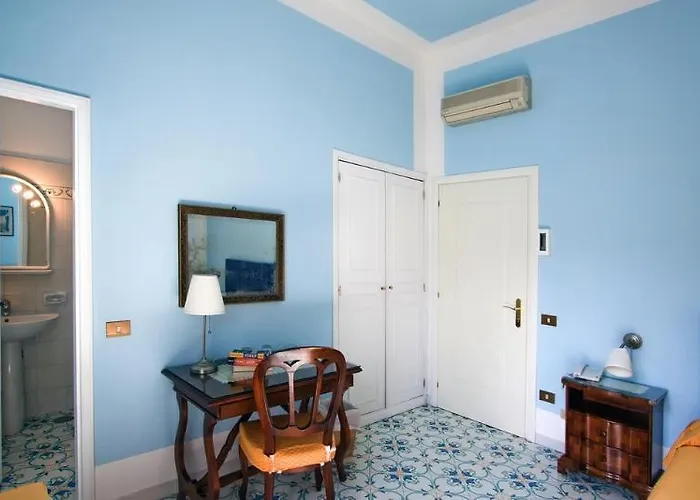 מלון Mignon Meuble 3*